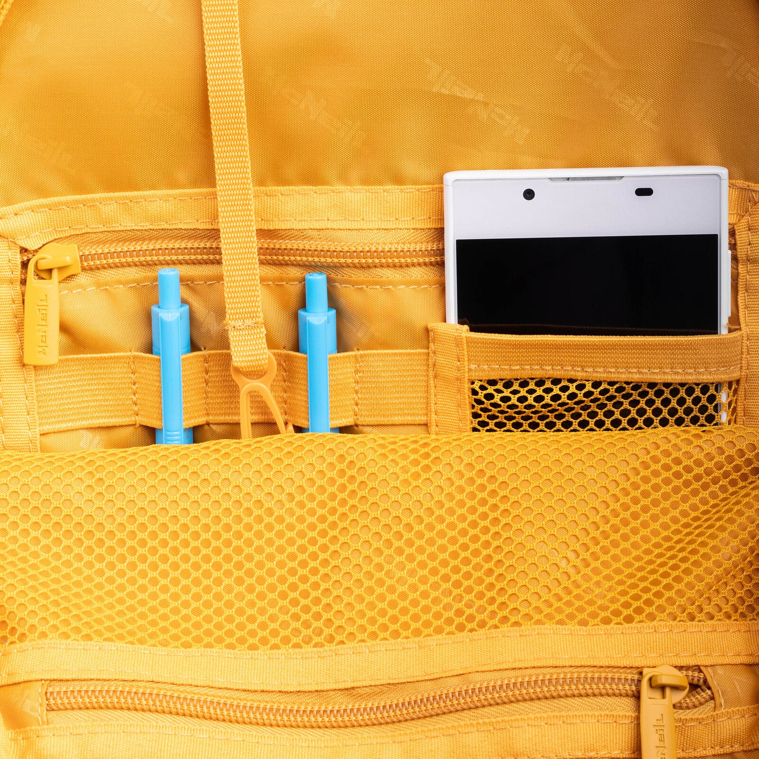 mcneill-backpack-milo-GELB-9400.280.047-INSIDE