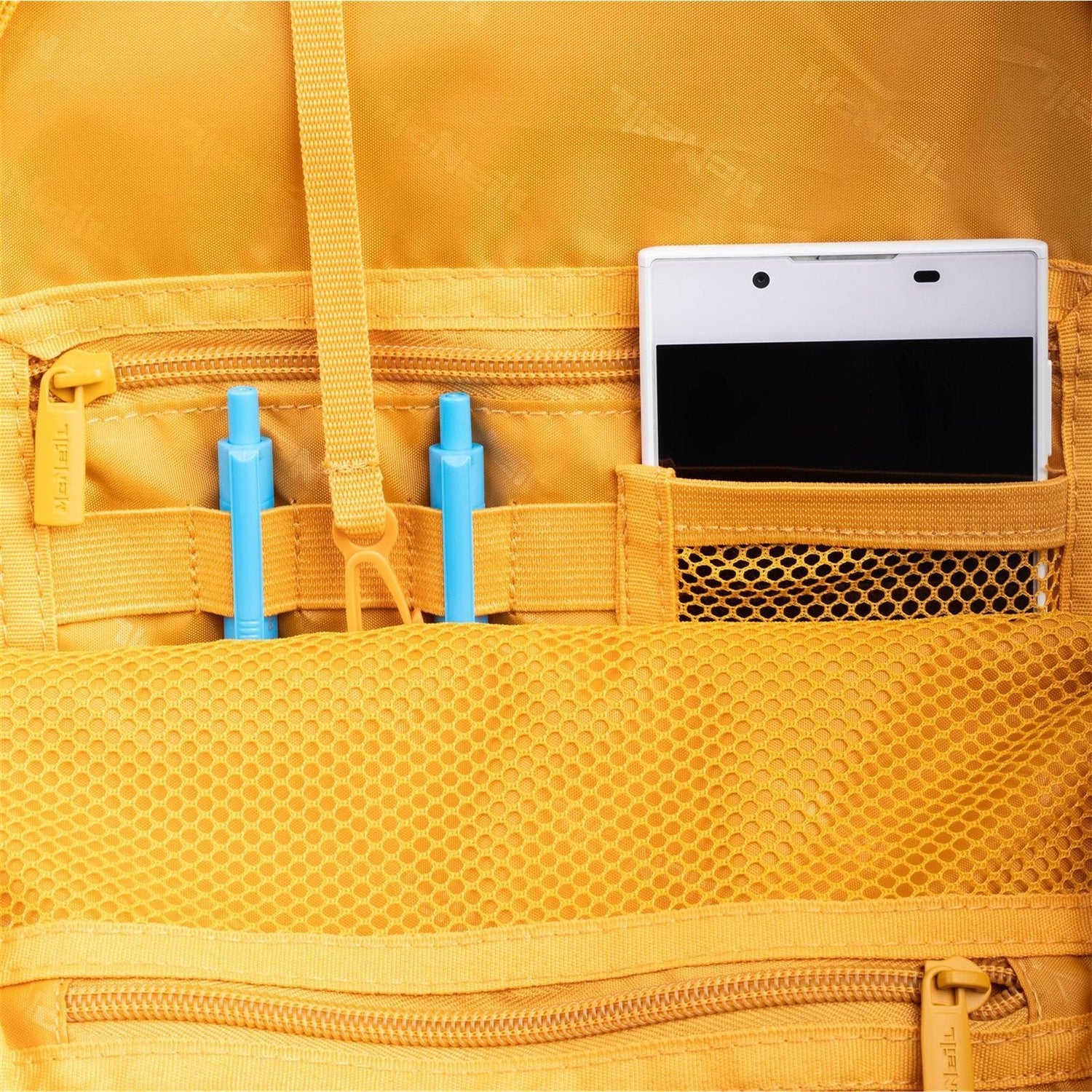 mcneill-backpack-milo-gelb-9400-280-047-inside